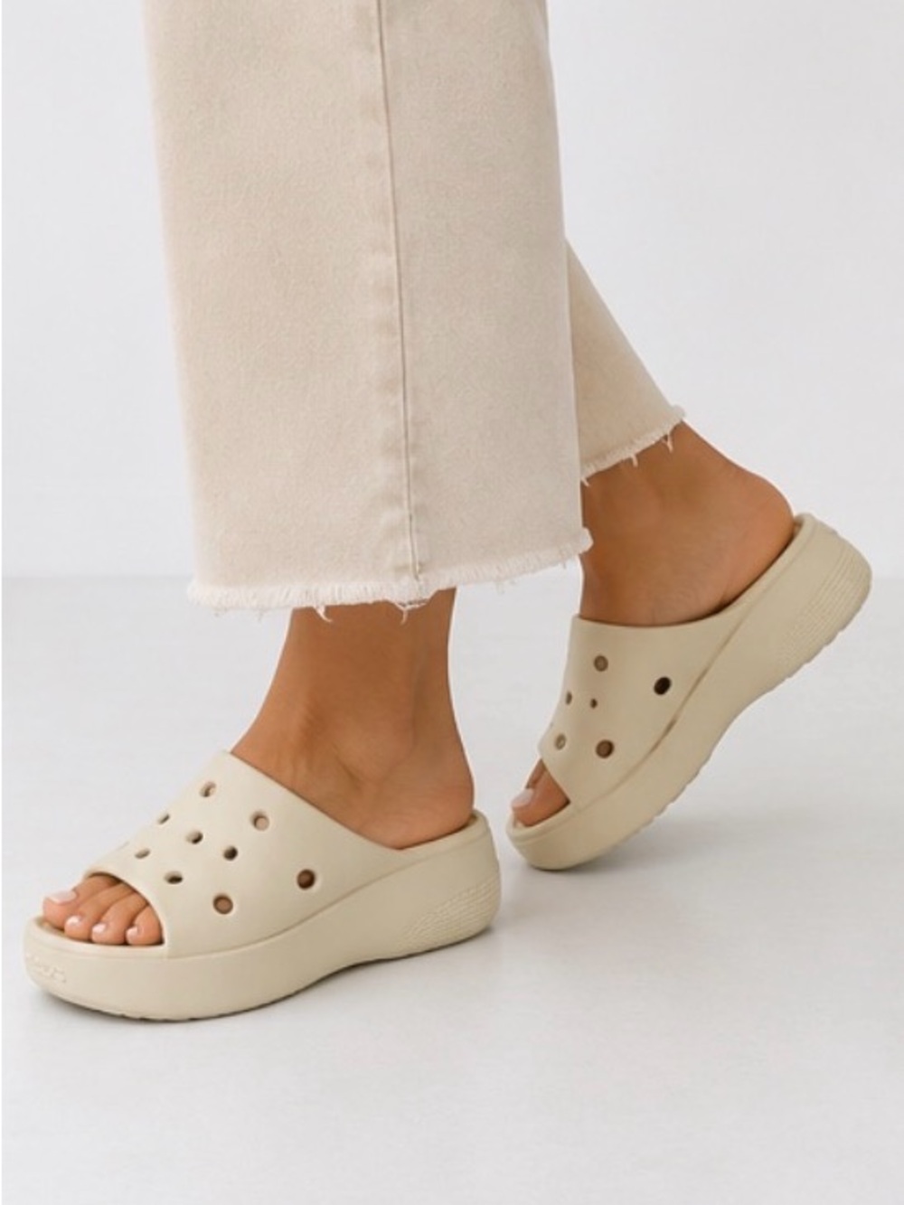 Crocs Women’s Platform Slide Sandals Beige Size 6 – New Never Worn Comfort
